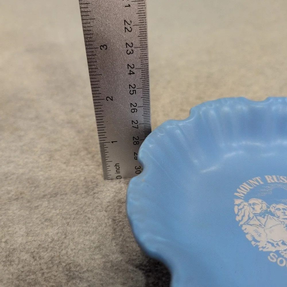 Vintage Mount Rushmore‎ South Dakota Blue Scalloped Ceramic Souvenir Ashtray - Picture 4 of 6